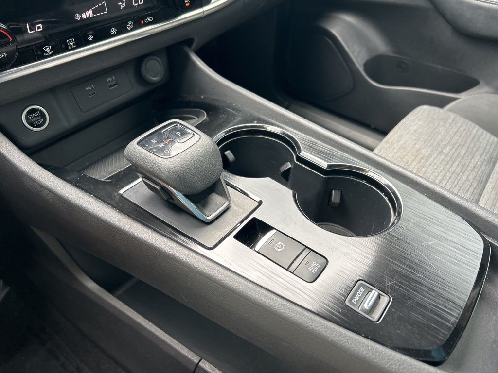 2023 Nissan Rogue SV photo 29