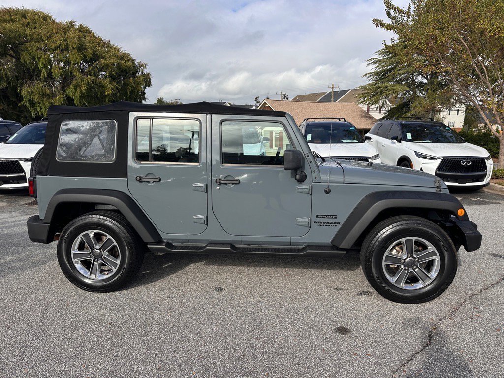 2014 Jeep Wrangler Unlimited Sport photo 2