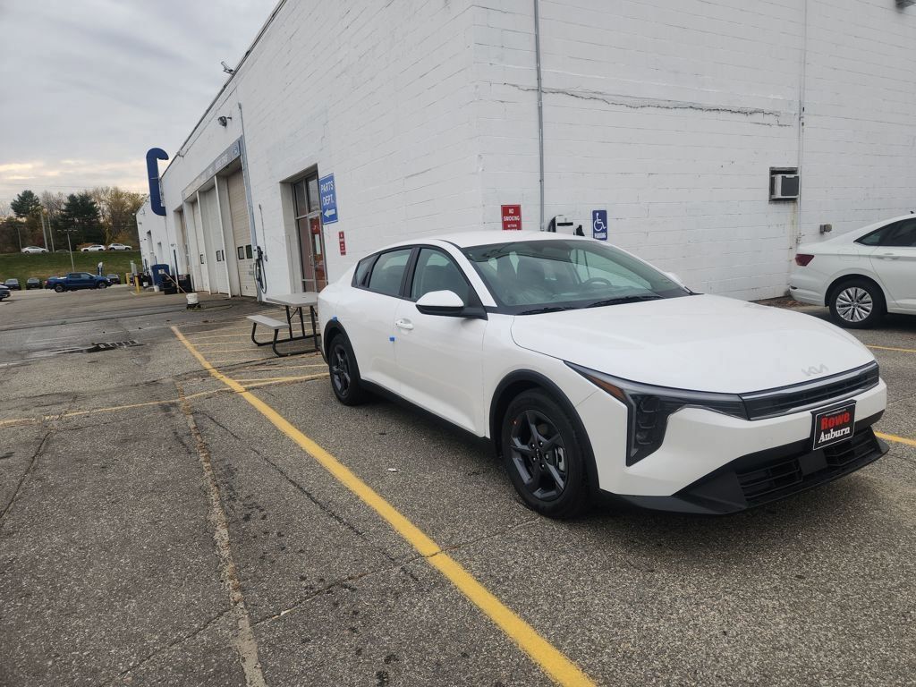 2025 Kia K4 LXS's photo
