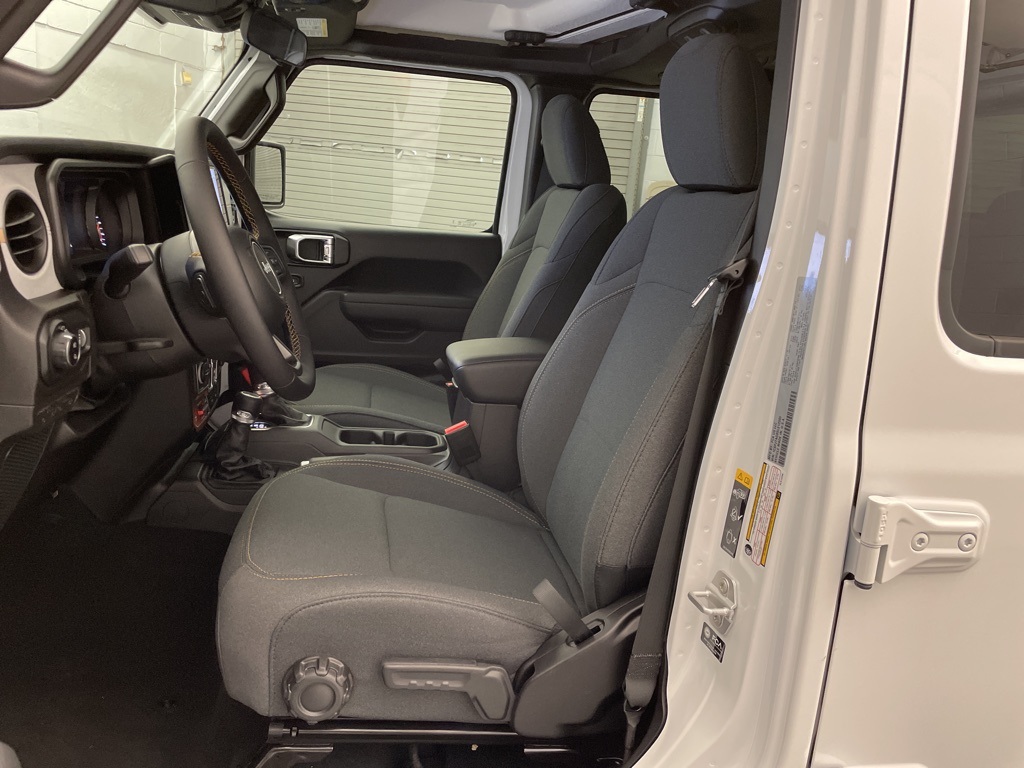 2025 Jeep Gladiator Willys photo 12