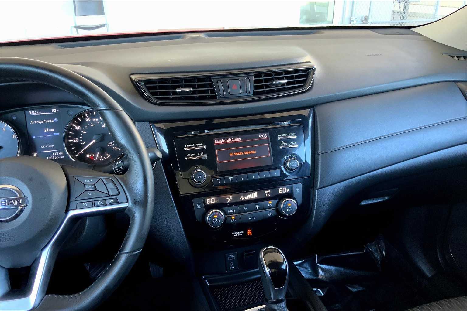 2017 Nissan Rogue SV photo 6