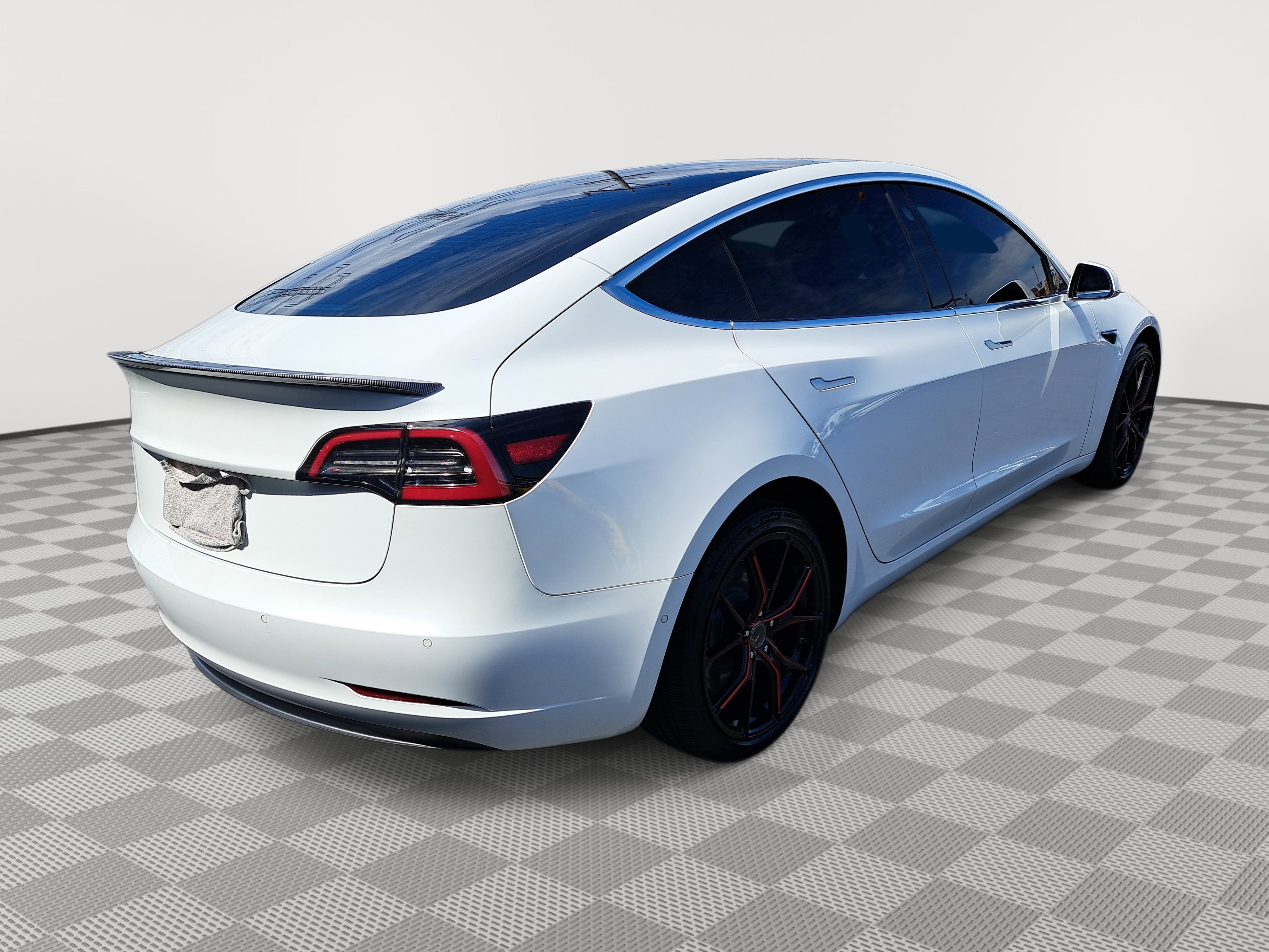 2018 Tesla Model 3 Long Range photo 4