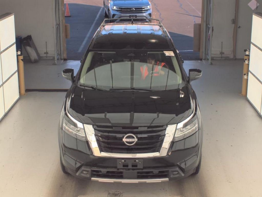 2023 Nissan Pathfinder SL photo 2