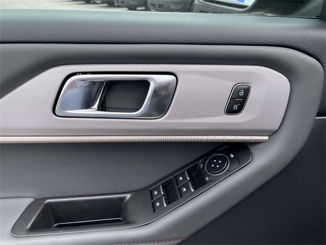 2025 Ford Explorer photo 11