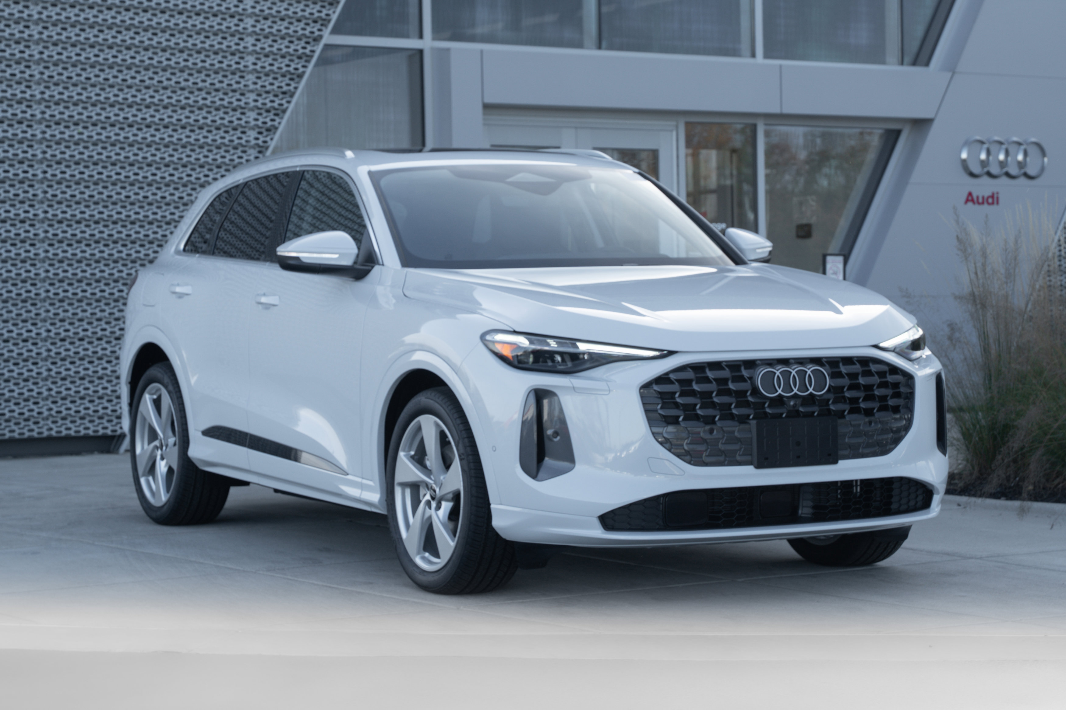 2025 Audi Q5 Premium Prestige photo 2