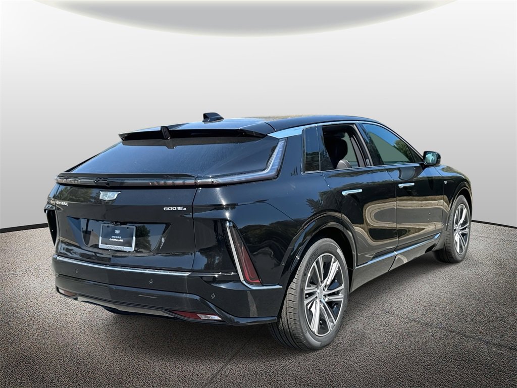 2026 Cadillac Lyriq Luxury photo 2