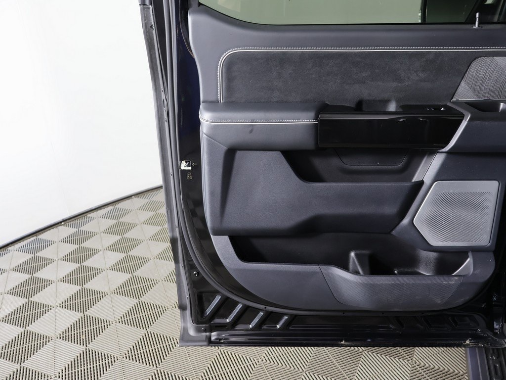 2023 Ford F-150 Lightning Platinum photo 17