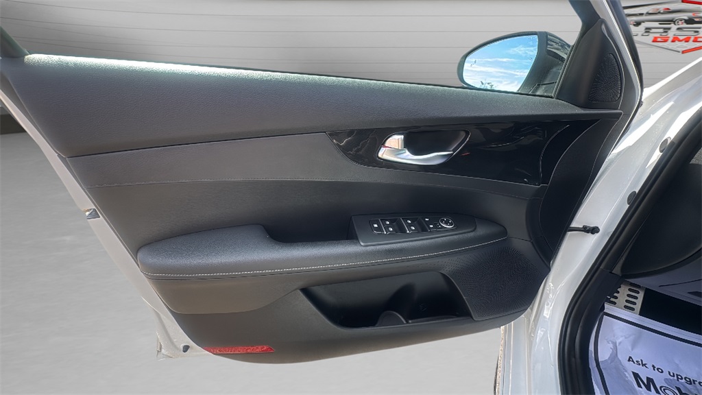 2023 Kia Forte GT-Line photo 20