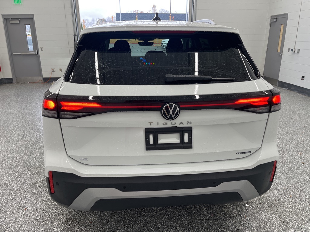 2026 Volkswagen Tiguan SE photo 3