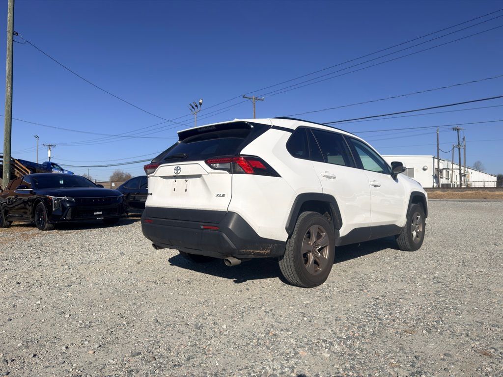 2023 Toyota RAV4 XLE photo 3
