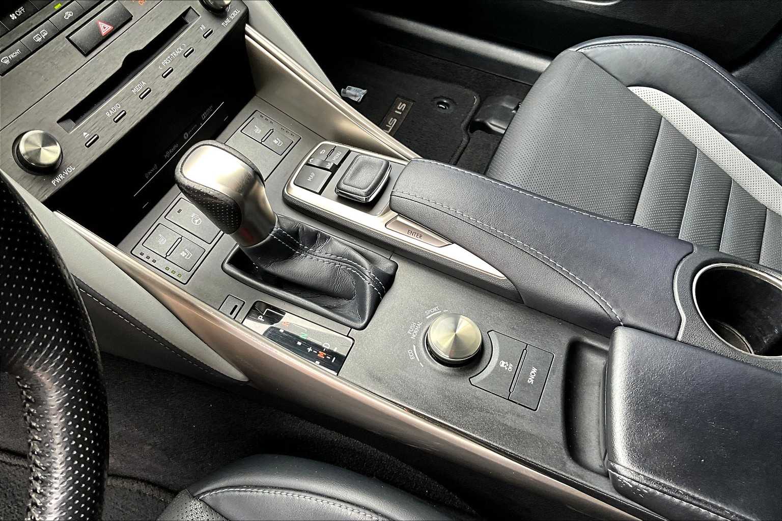 2020 Lexus IS 300 F SPORT photo 15