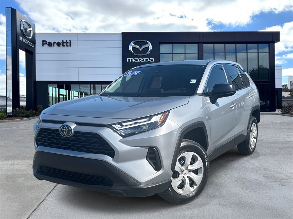 2024 Toyota RAV4 LE's photo