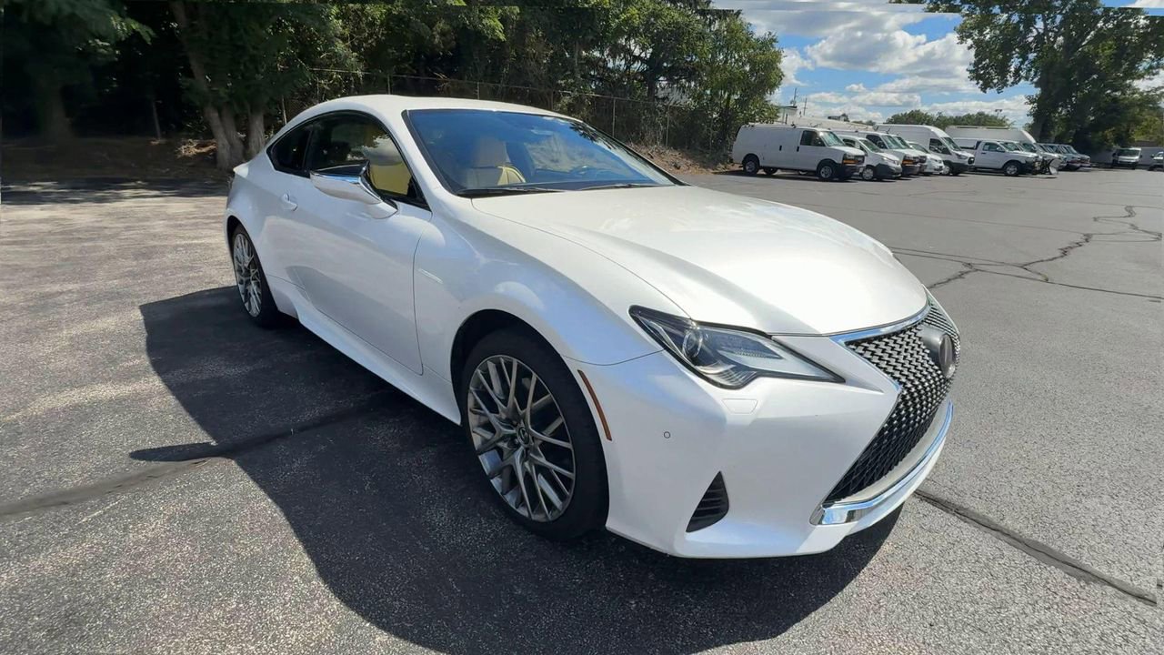 2019 Lexus RC 300 photo 2