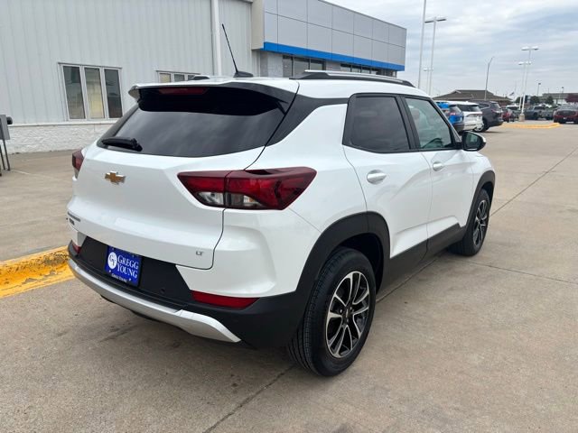 2025 Chevrolet Trailblazer LT photo 3