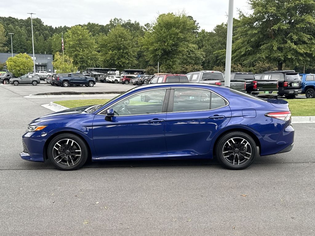 Used 2018 Toyota Camry LE with VIN 4T1B11HK8JU564129 for sale in Woodstock, GA