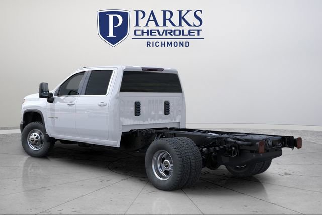 2025 Chevrolet Silverado 3500HD Work Truck photo 2
