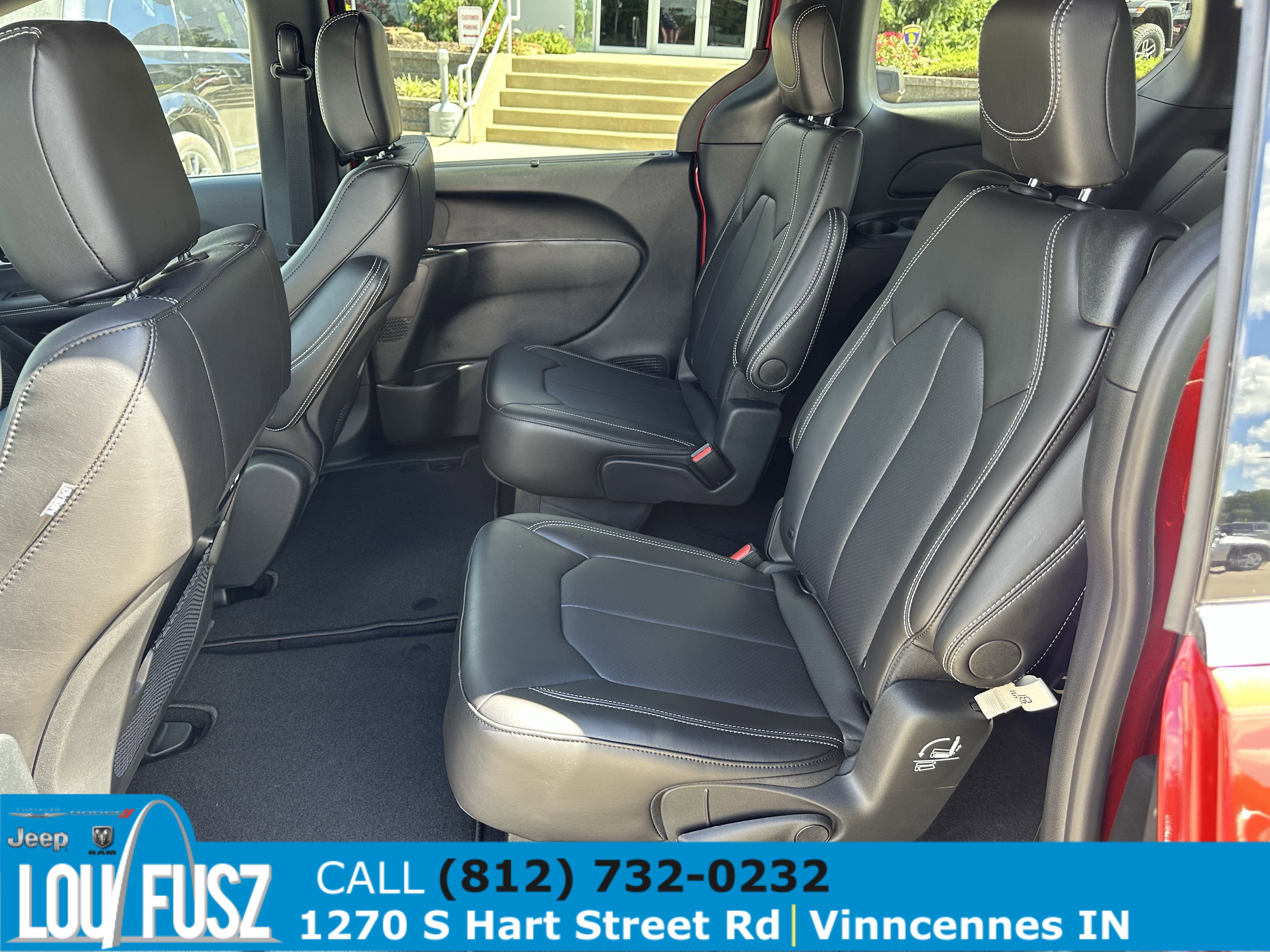 2026 Chrysler Pacifica photo 2