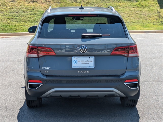 2024 Volkswagen Taos SE photo 3