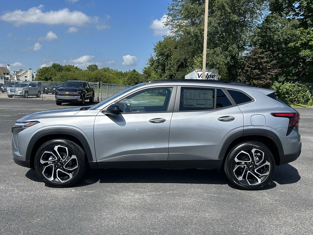 2025 Chevrolet Trax photo 3