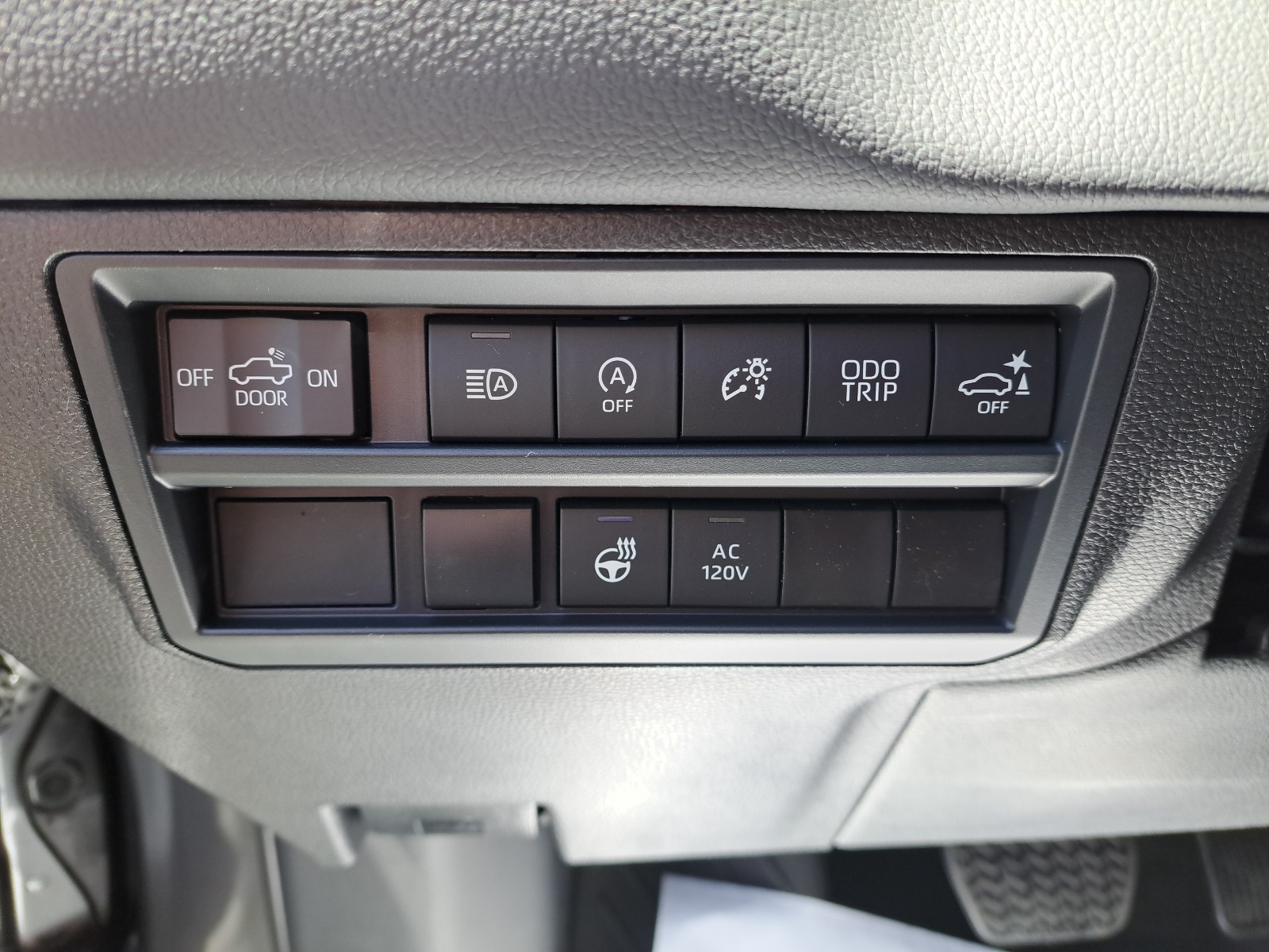 2025 Toyota Tundra Limited CrewMax photo 32