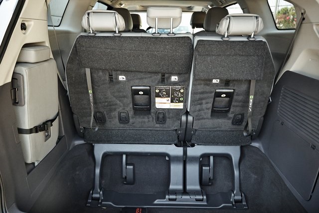 2024 Toyota Sienna XLE photo 28