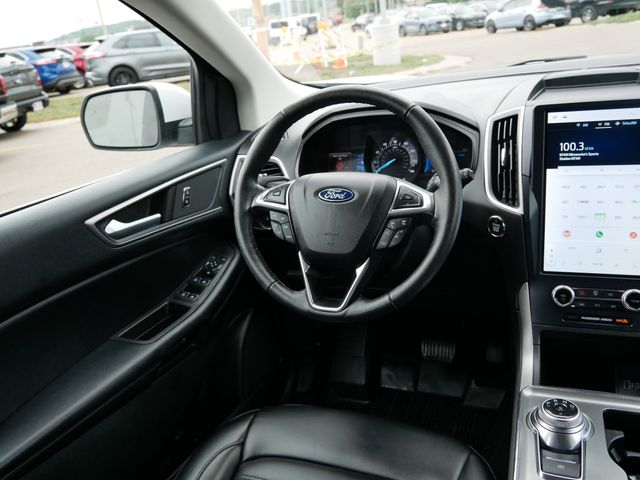 2022 Ford Edge SEL photo 6