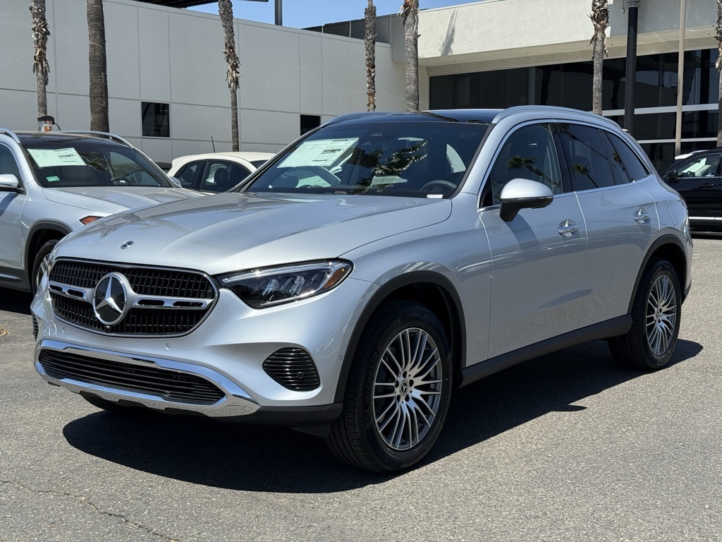 2026 Mercedes Benz GLC 300 photo 4