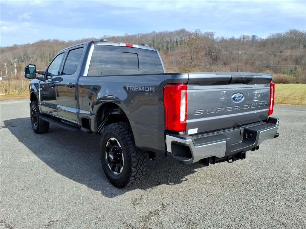 2026 Ford F-350 XLT photo 3