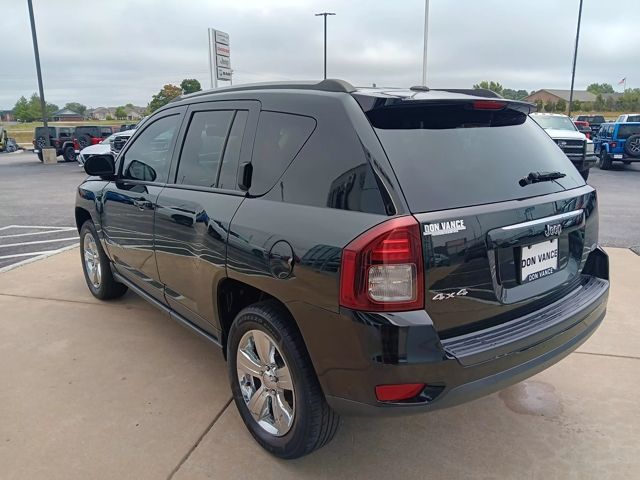 2017 Jeep Compass Latitude photo 2