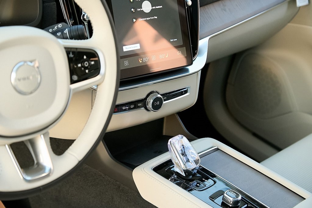 2026 VOLVO XC90 - Image 13