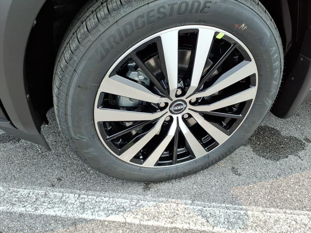 2025 Nissan Pathfinder Platinum photo 9