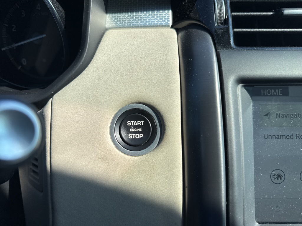 2020 Land Rover Discovery Landmark photo 21