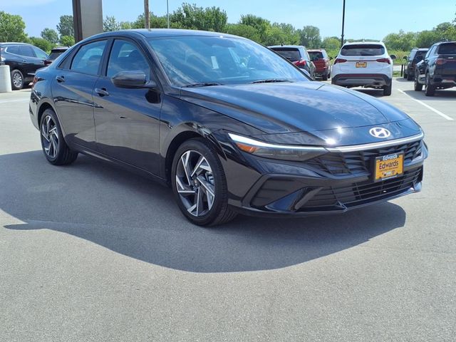 2025 Hyundai Elantra SEL Sport photo 3