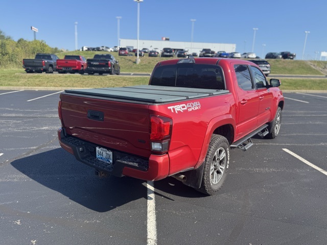 2019 Toyota Tacoma TRD Sport photo 3