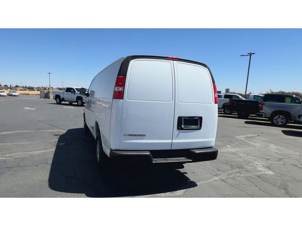 2025 Chevrolet Express Cargo 2500 photo 10