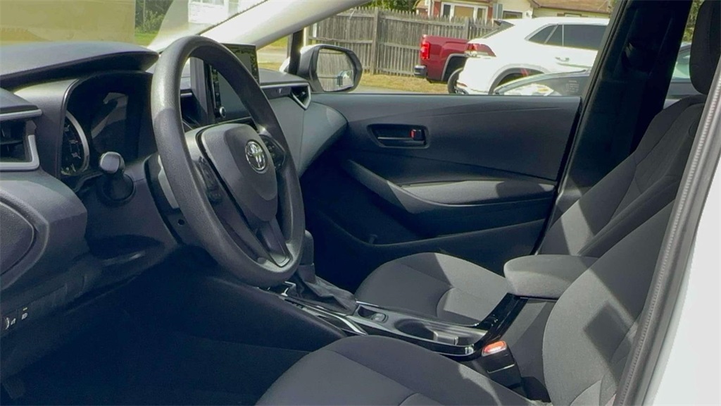 2022 Toyota Corolla LE photo 13