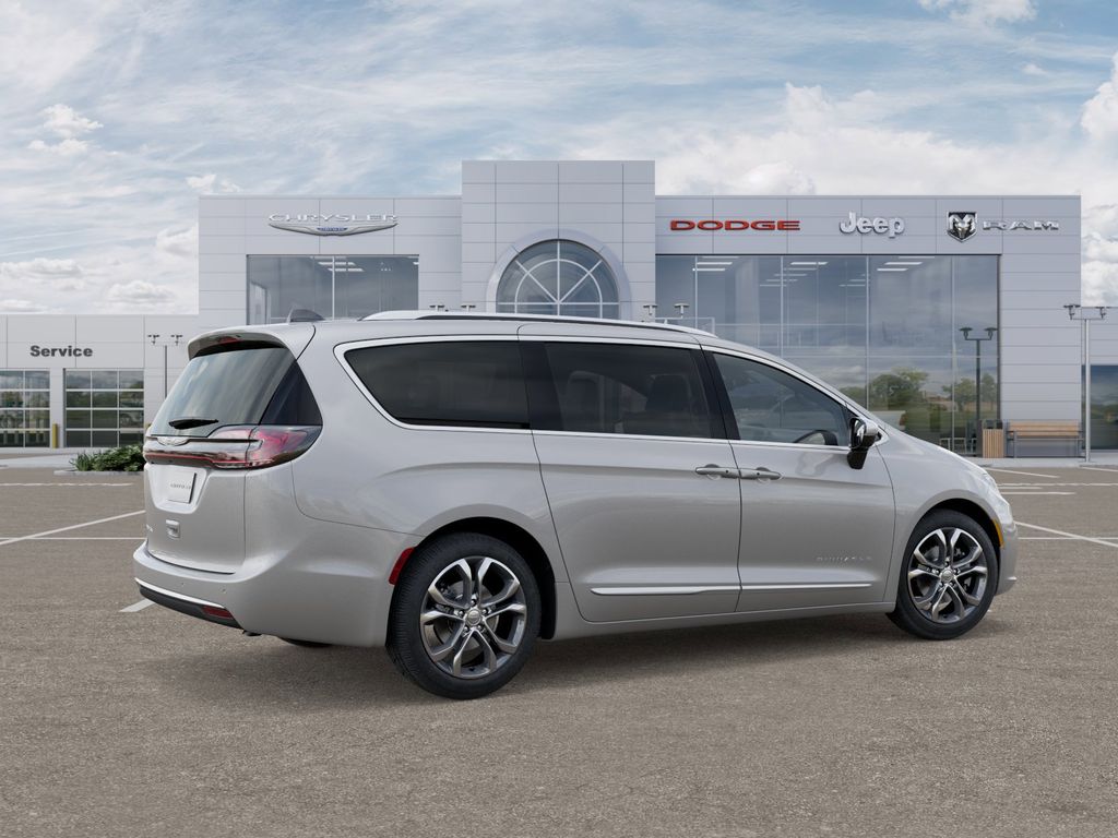 2026 Chrysler Pacifica Pinnacle photo 4