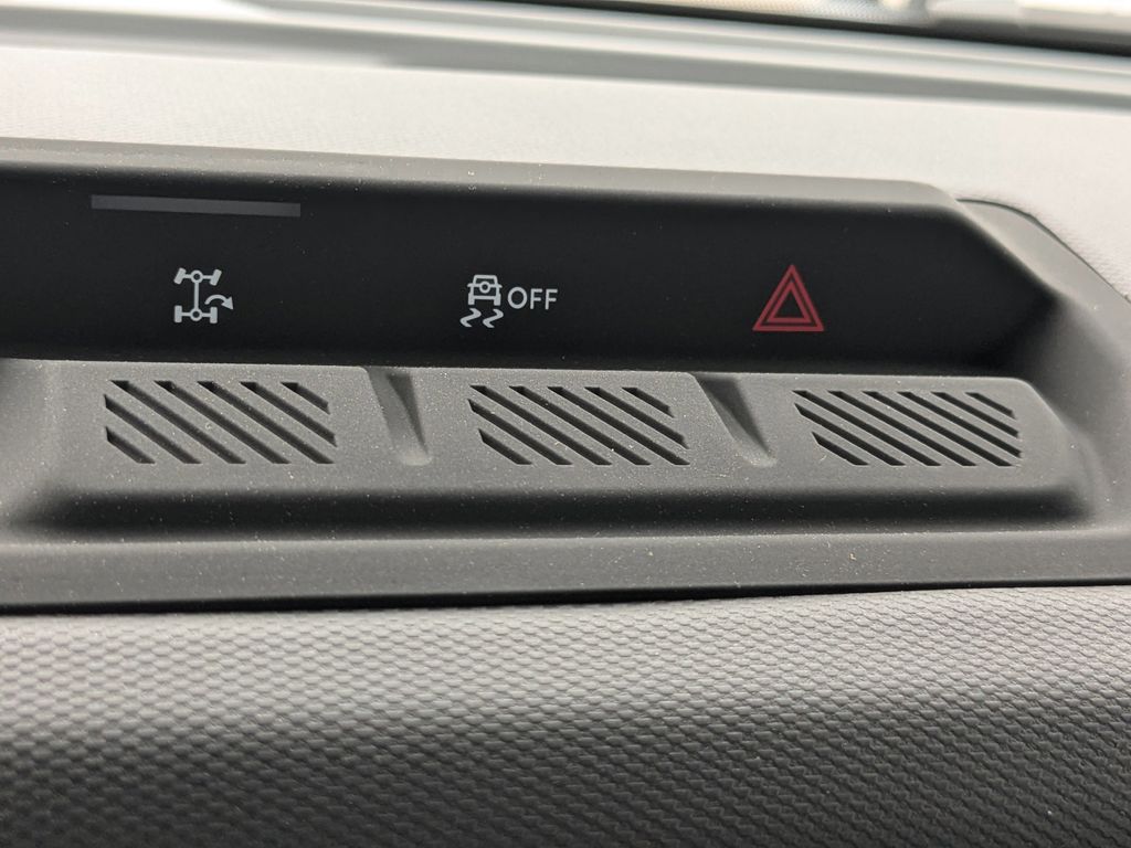 2025 Ford Bronco Base photo 23