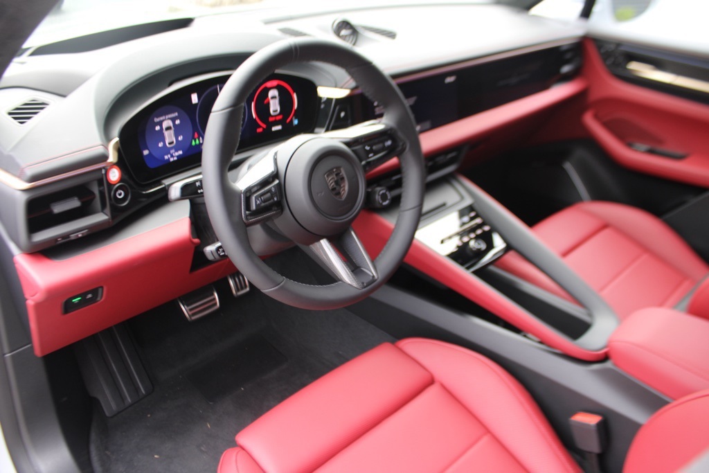 2025 Porsche Macan Electric Turbo photo 4