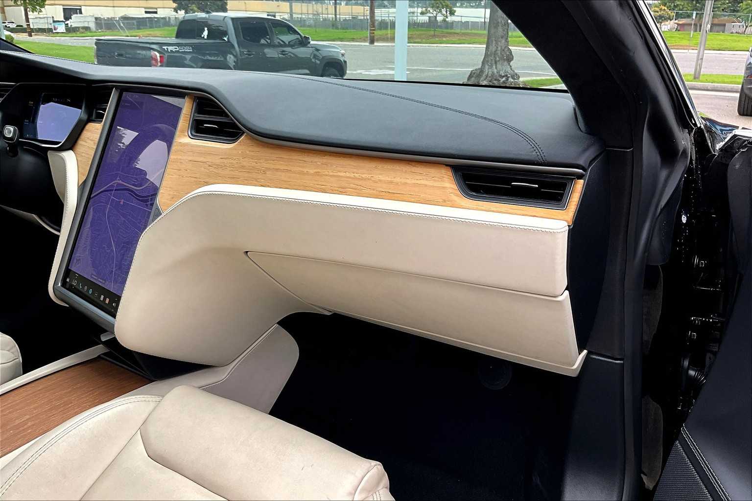 2021 Tesla Model S Long Range Plus photo 18