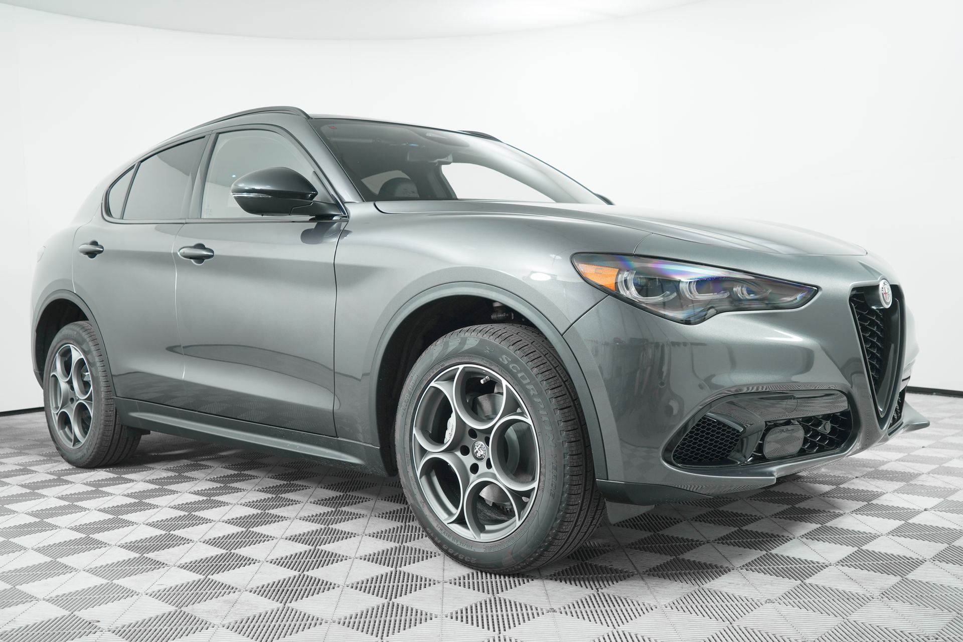 2025 Alfa Romeo Stelvio Base's photo