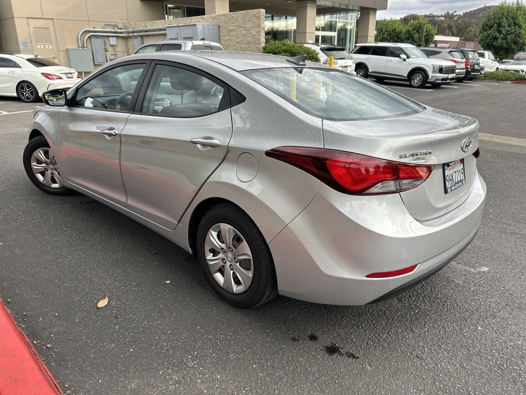 Used 2016 Silver Hyundai SE image 5