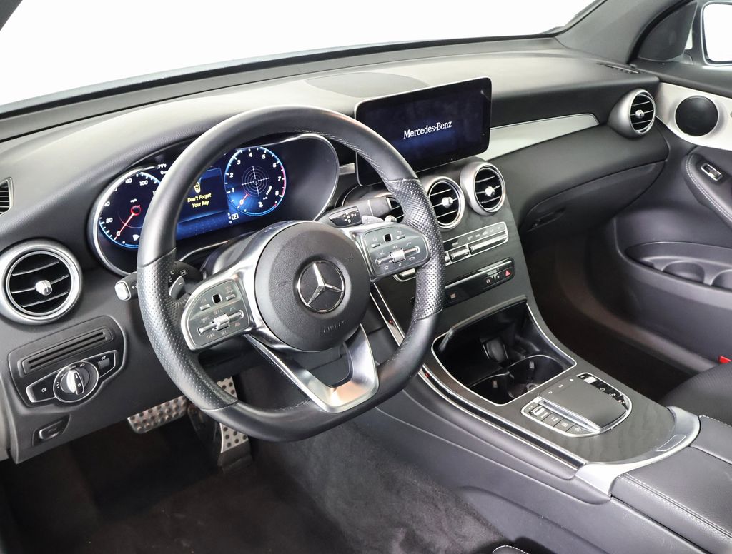 2022 Mercedes Benz GLC 300 photo 4
