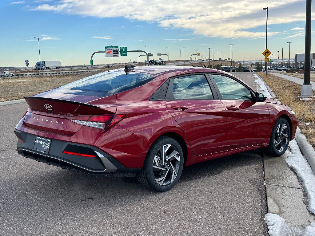 2025 Hyundai Elantra SEL Sport photo 4