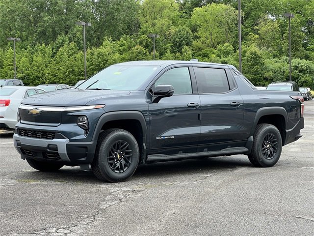 2025 Chevrolet Silverado EV LT photo 8