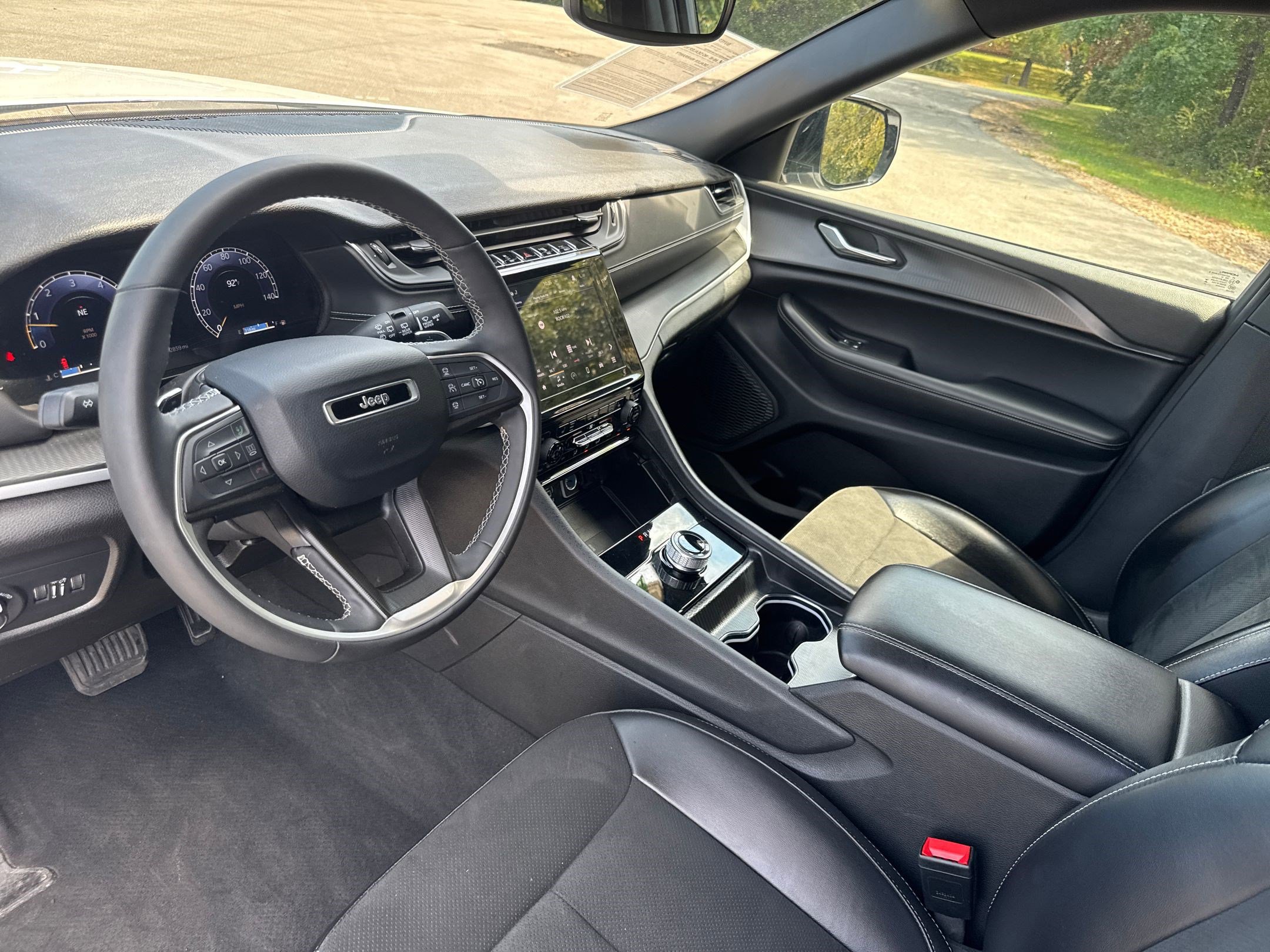 2024 Jeep Grand Cherokee Altitude photo 4