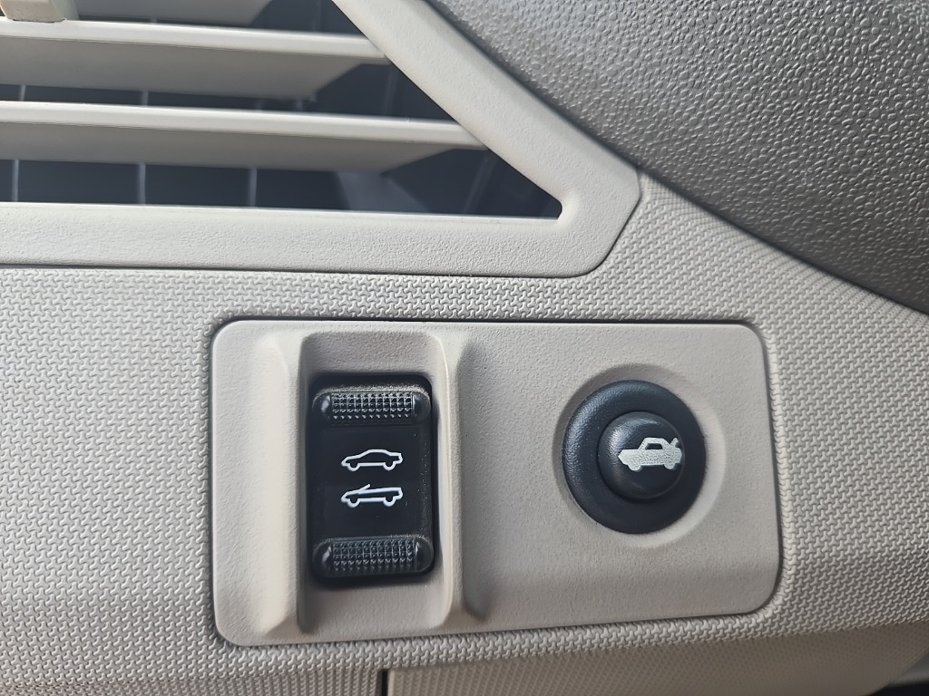 2009 Chrysler Sebring Touring photo 18