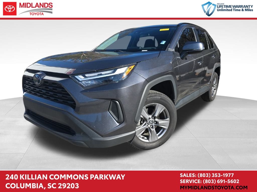 2024 Toyota RAV4 XLE's photo