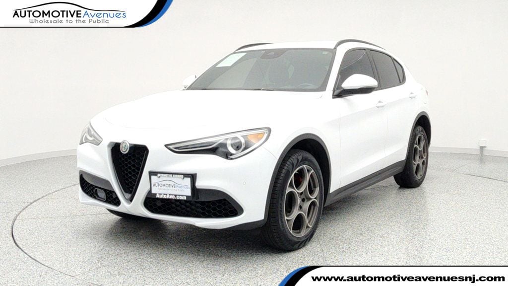 2022 Alfa Romeo Stelvio Base's photo