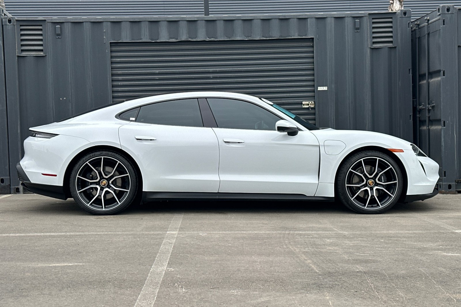 2023 Porsche Taycan photo 10